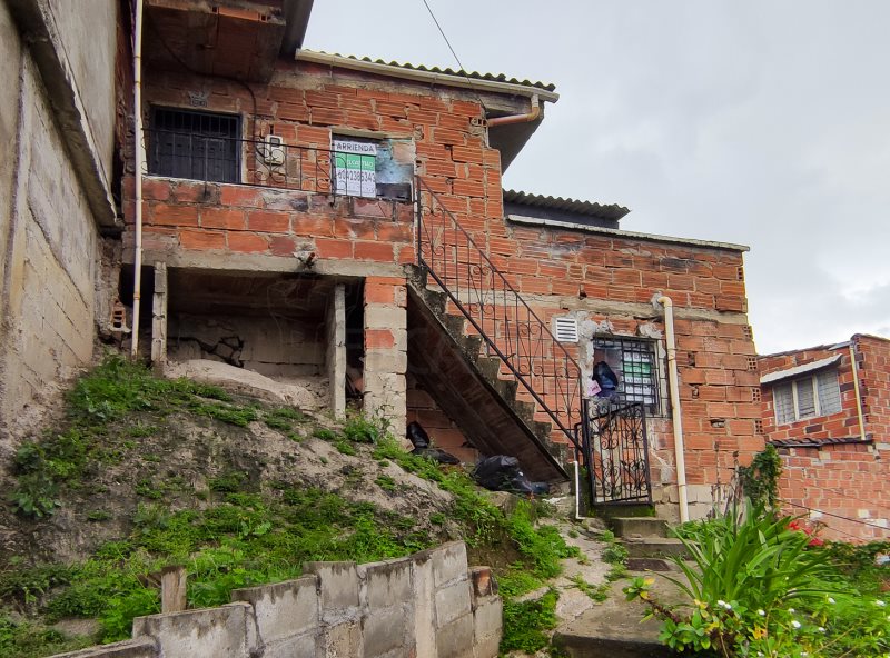 Casa en arriendo en BELEN LAS VIOLETAS, 68 m², 2 alcobas, 1 baño