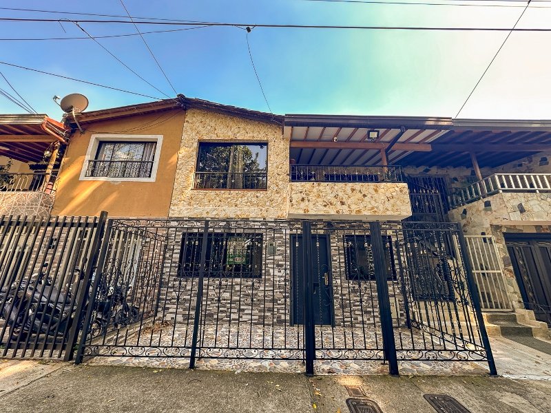 Casa en arriendo en BELEN SAN CARLOS, 140 m², 5 alcobas, 2 baños