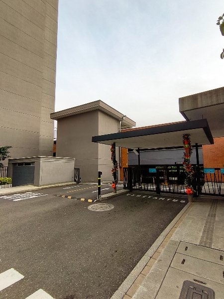 Apartamento en arriendo en LOMA DE LOS  BERNAL, 55 m², 3 alcobas, 2 baños