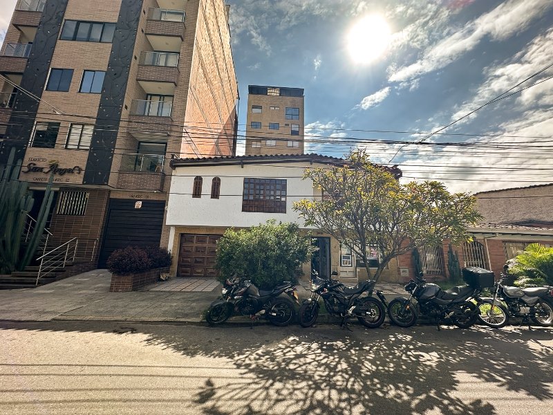 Casa-local en arriendo en BELEN MALIBU, 91 m², 3 alcobas, 2 baños