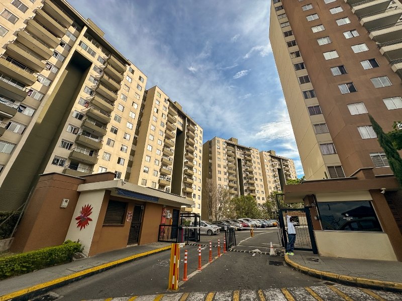 Apartamento en arriendo en RODEO ALTO, 56 m², 3 alcobas, 2 baños