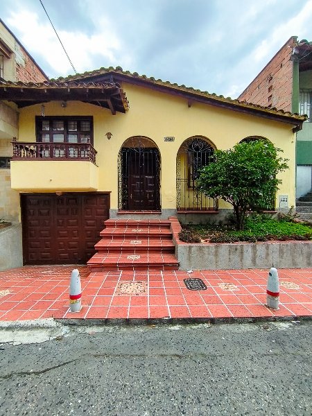 Casa-local en arriendo en BARRIO SANTAFE, 150 m², 1 alcoba, 3 baños