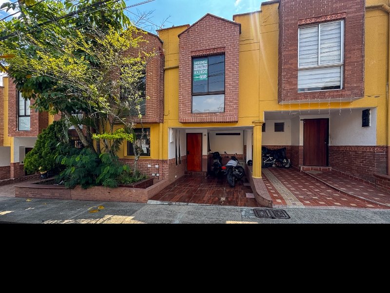 Casa en arriendo en RODEO ALTO, 215 m², 4 alcobas, 3 baños