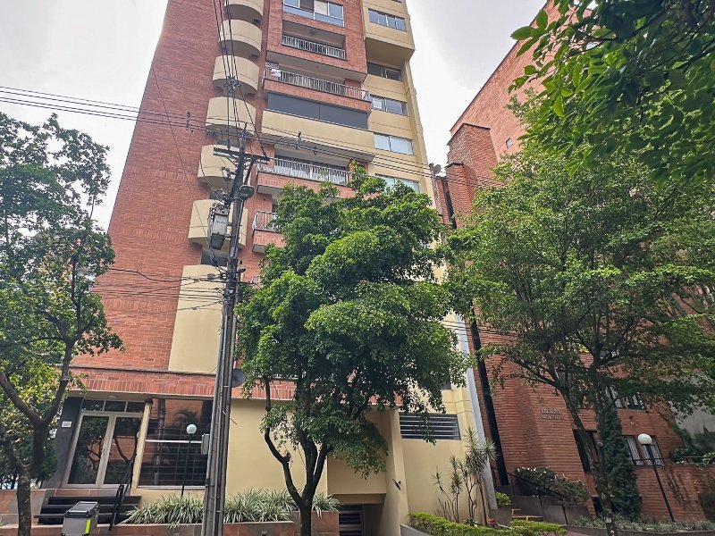 Apartamento en arriendo en LAURELES, 100 m², 3 alcobas, 2 baños