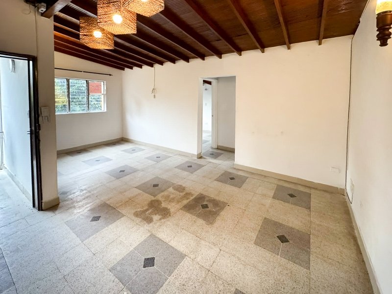 Casa en arriendo en FLORIDA NUEVA, 200 m², 6 alcobas, 3 baños