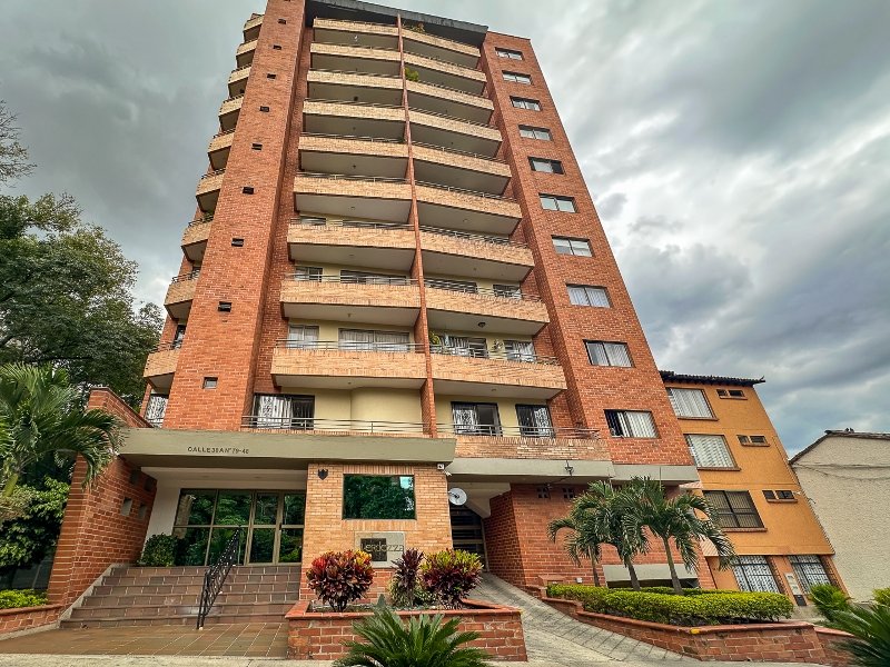 Apartamento en arriendo en LAURELES, 240 m², 4 alcobas, 3 baños