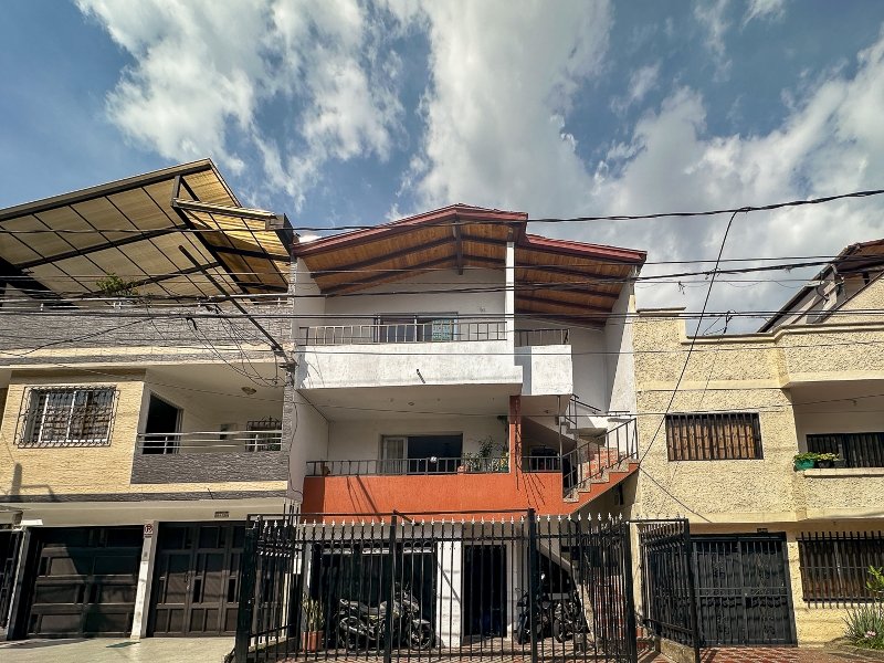 Apartamento en arriendo en BELEN LA GLORIA, 110 m², 5 alcobas, 2 baños