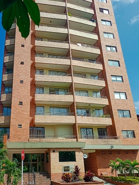 Apartamento en arriendo en LAURELES, 100 m², 3 alcobas, 2 baños