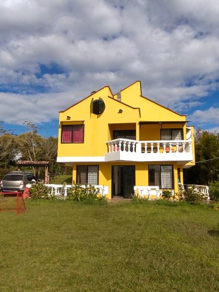 Casa-Finca en arriendo en GUATAPE - EL PEÑOL, 1250 m², 4 alcobas, 3 baños
