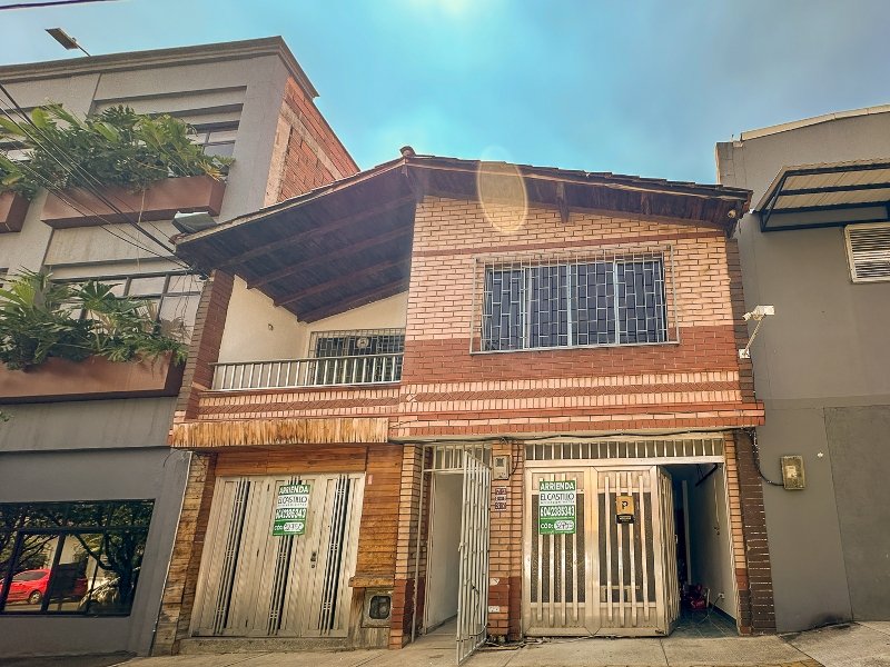 Local en arriendo en BELEN GRANADA, 100 m², 2 baños