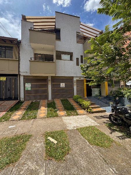 Apartamento en arriendo en LAURELES NOGAL, 165 m², 3 alcobas, 4 baños