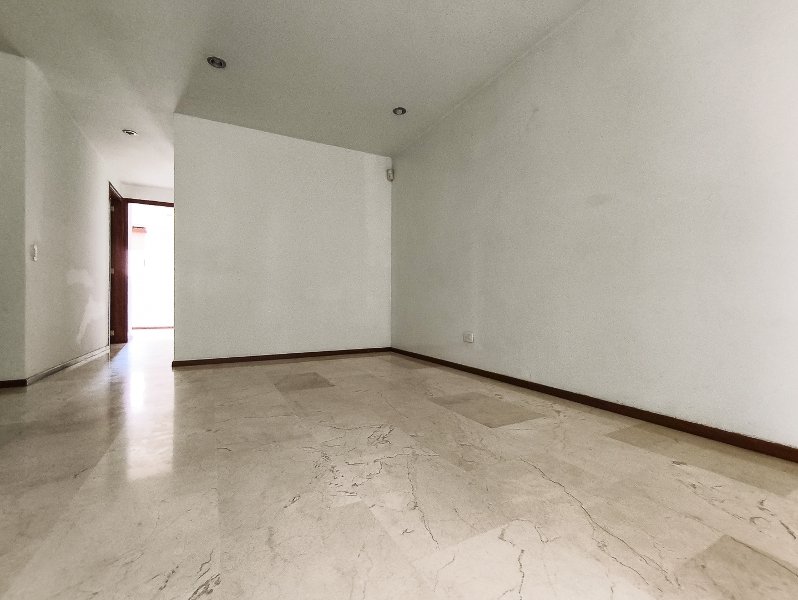 Apartamento en arriendo en LAURELES, 70 m², 3 alcobas, 2 baños