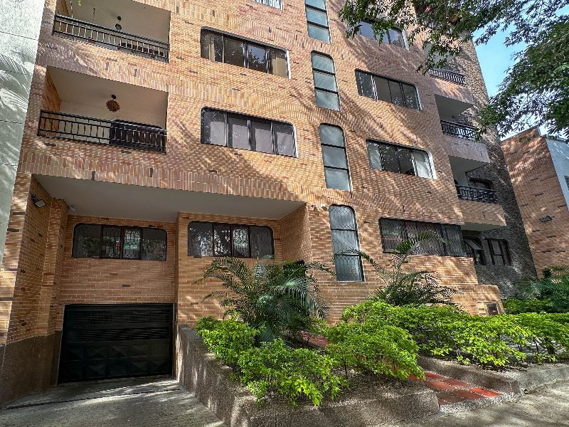 Apartamento en arriendo en LAURELES, 144 m², 3 alcobas, 2 baños
