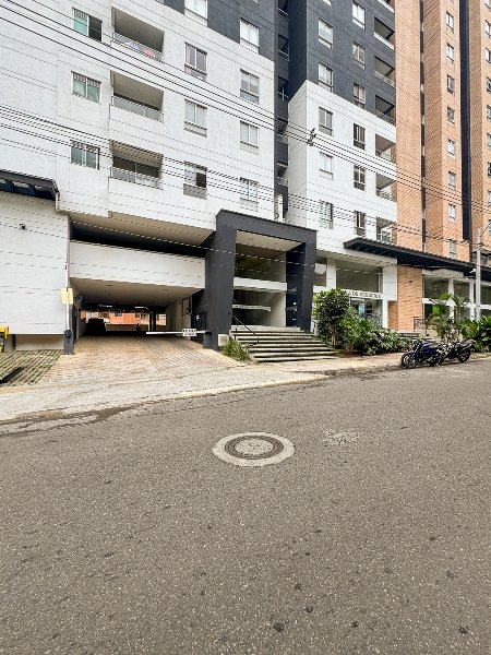 Apartamento en arriendo en Las Lomitas, 70 m², 3 alcobas, 2 baños