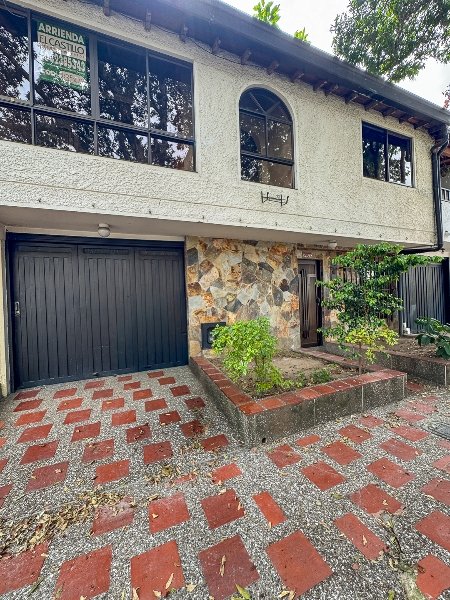 Casa en arriendo en BELEN ALIADAS, 140 m², 4 alcobas, 4 baños