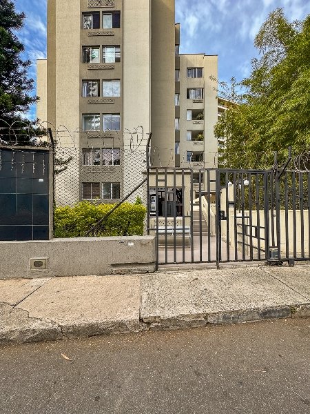 Apartamento en arriendo en LOMA DE LOS  BERNAL, 75 m², 2 alcobas, 2 baños