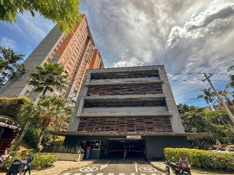 Apartamento en arriendo en LOMA DE LOS  BERNAL, 70 m², 3 alcobas, 2 baños