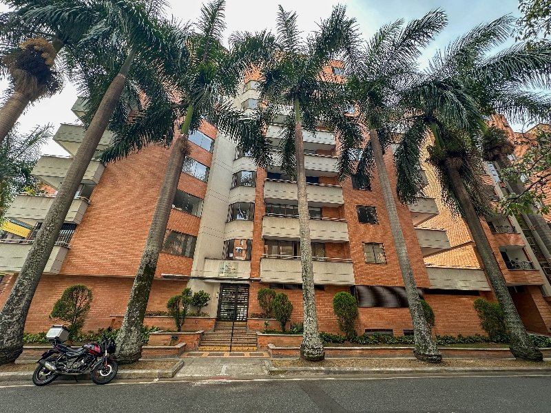 Apartamento en arriendo en LAURELES, 110 m², 3 alcobas, 2 baños