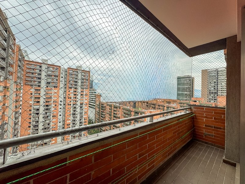 Apartamento en arriendo en EL POBLADO, 85 m², 3 alcobas, 2 baños