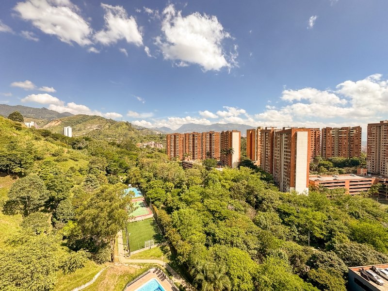 Apartamento en arriendo en LOMA DE LOS  BERNAL, 65 m², 2 alcobas, 2 baños
