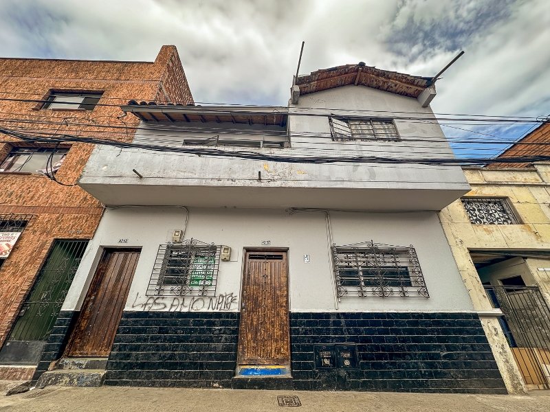 Casa-local en arriendo en CENTRO, 130 m², 4 alcobas, 2 baños