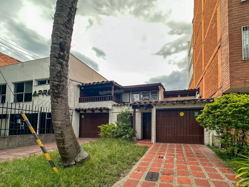 Casa-local en arriendo en BELEN LA PALMA, 280 m², 4 alcobas, 4 baños