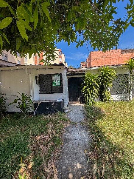 Casa en arriendo en LAURELES NOGAL, 150 m², 7 alcobas, 3 baños