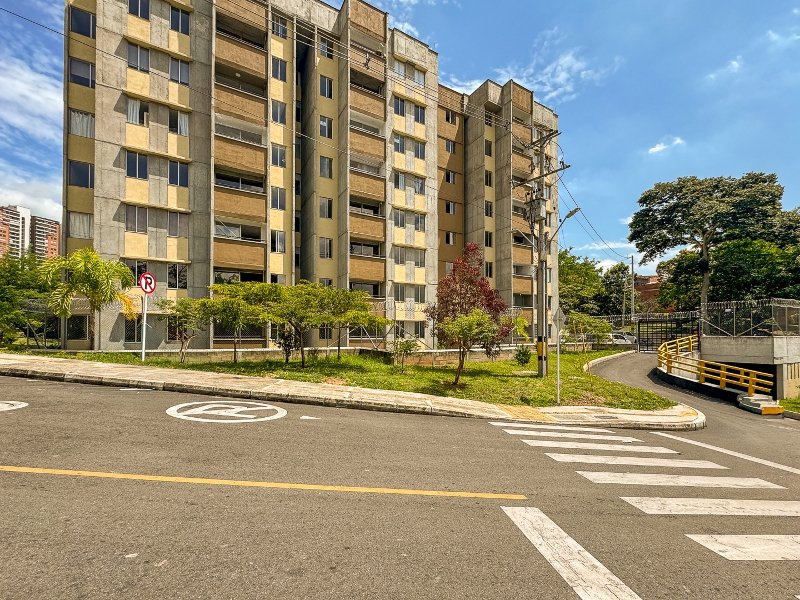 Apartamento en arriendo en LOMA DE LOS  BERNAL, 49 m², 3 alcobas, 1 baño