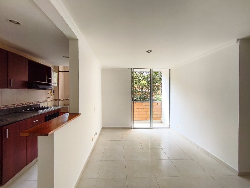 Apartamento en arriendo en LOMA DE LOS  BERNAL, 60 m², 3 alcobas, 2 baños