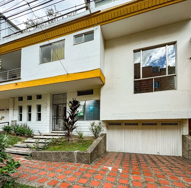Casa en arriendo en BELEN ALAMEDA, 247 m², 3 alcobas, 4 baños