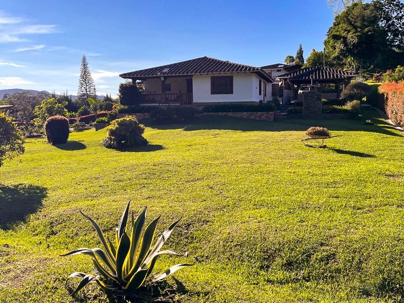 Casa en arriendo en EL YARUMO, 280 m², 4 alcobas, 3 baños