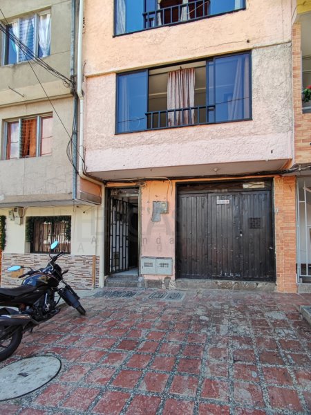Casa en arriendo en SANTA MONICA, 120 m², 5 alcobas, 2 baños