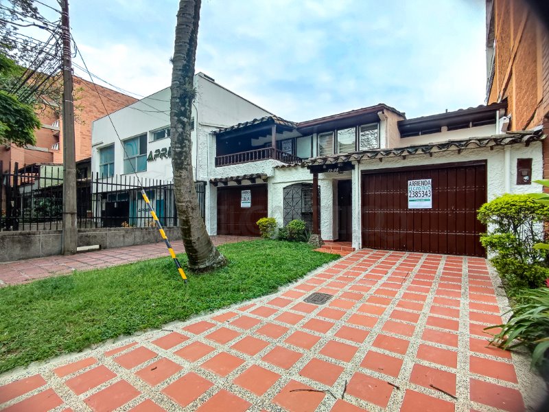 Casa-local en arriendo en BELEN LA PALMA, 280 m², 4 alcobas, 3 baños