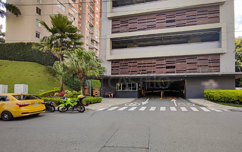 Apartamento en arriendo en LOMA DE LOS  BERNAL, 70 m², 3 alcobas, 2 baños