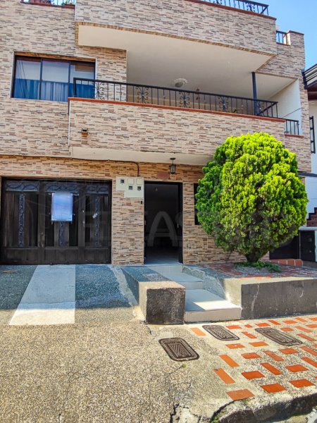 Casa-local en arriendo en SANTA FE, 140 m², 4 alcobas, 3 baños