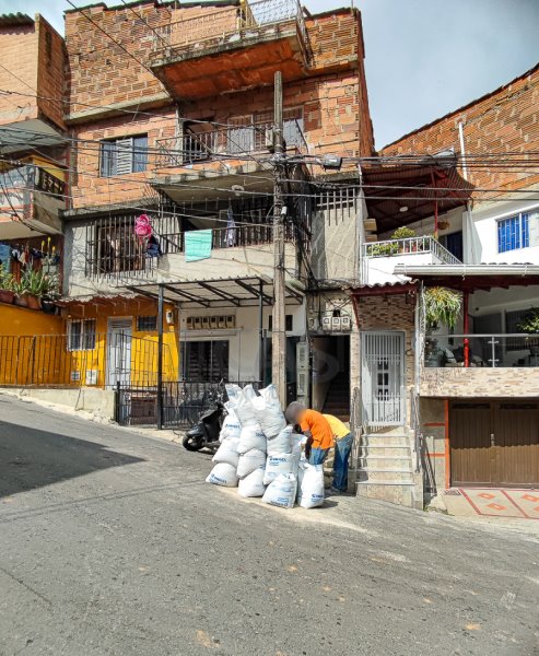 Apartamento en arriendo en BELEN LAS VIOLETAS, 70 m², 4 alcobas, 1 baño