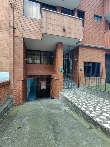 Bodega en arriendo en BELEN MIRAVALLE, 300 m², 2 baños